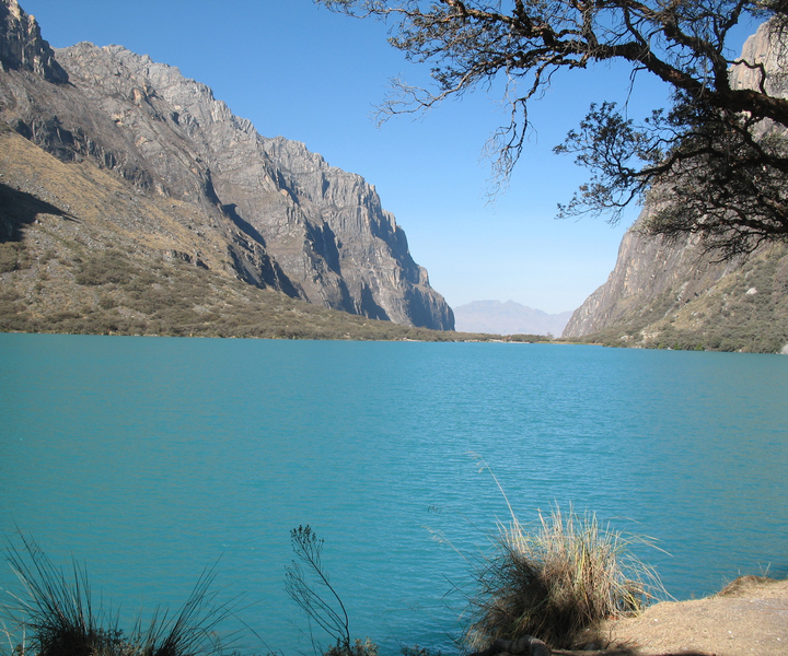 From Huaraz: Guided Hiking Tour of Llanganuco Lakes & Entry