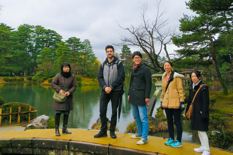 Tour histórico a pie de medio día por KanazawaTour a pie histórico de medio día por Kanazawa