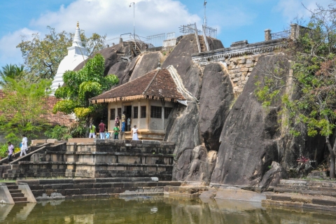 Ab Dambulla: Private Tagestour durch die heilige Stadt Anuradhapura