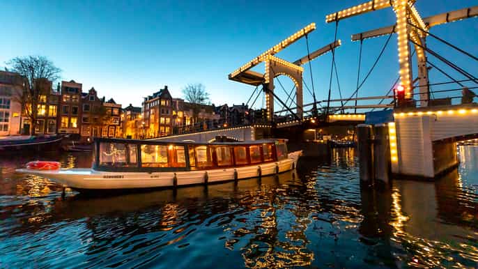 amsterdam croisière de luxe sur les canaux en soirée