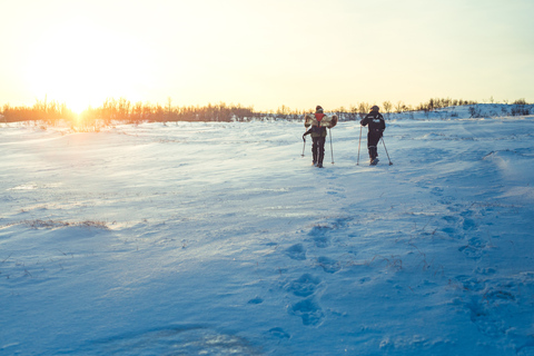 Desde Tromsø: excursión con raquetas de nieve y visita al campamento de huskies