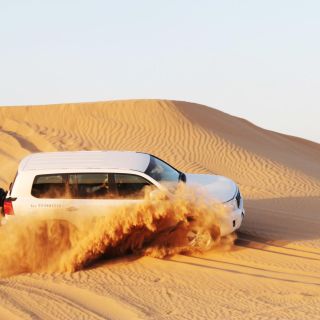 Dubai: Wüsten-Allrad-Safari mit BBQ in einem Beduinencamp