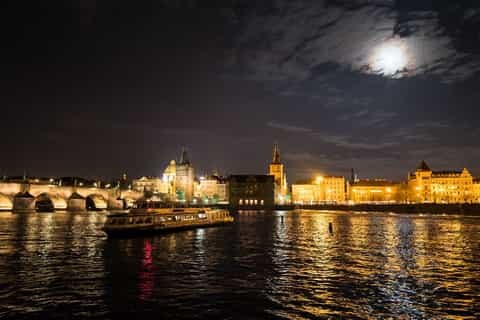 Praha: 50-minutters sightseeingcruise om kvelden