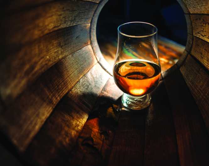From Glasgow: Whisky and Loch Lomond Tour with Admissions