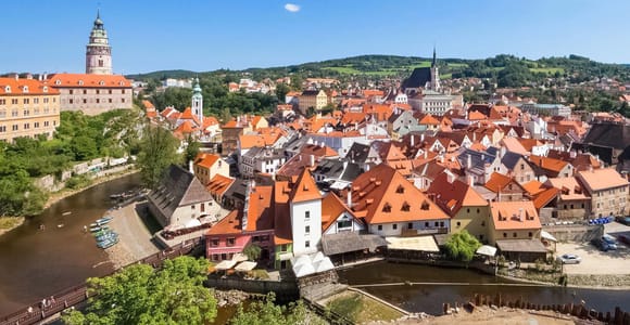 Vienna: Sightseeing Transfer to Prague via Cesky Krumlov