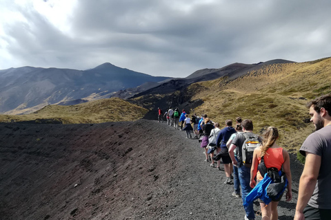 Ab Taormina: Morgendlicher Halbtags-Trek am Ätna