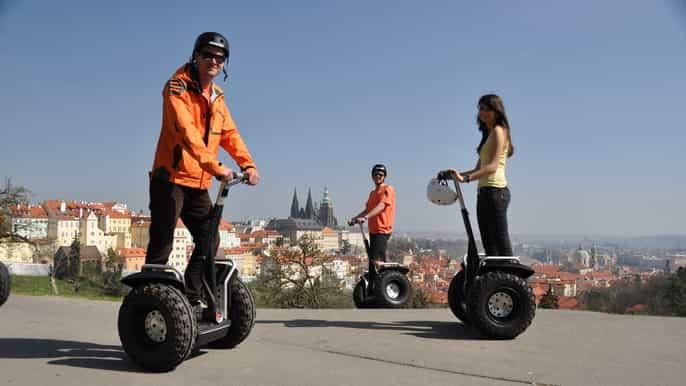 prague visite en segway en petit groupe transfert en taxi