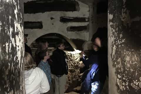 Rome: visite nocturne des catacombes VIP avec des cryptes capucins