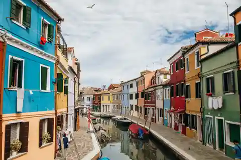 Premium Lagoon Excursion: Murano Glass, Burano & Lace Museum