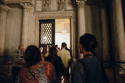 Venise : Visite nocturne de la basilique Saint-Marc et du palais des DogesVenise : basilique Saint-Marc et palais des Doges en soirée