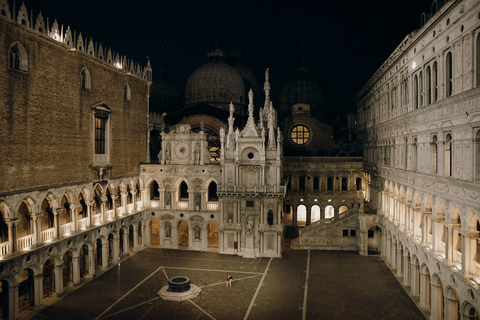 Venise : Visite nocturne de la basilique Saint-Marc et du palais des DogesVenise : basilique Saint-Marc et palais des Doges en soirée