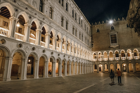 Venise : Visite nocturne de la basilique Saint-Marc et du palais des DogesVenise : basilique Saint-Marc et palais des Doges en soirée