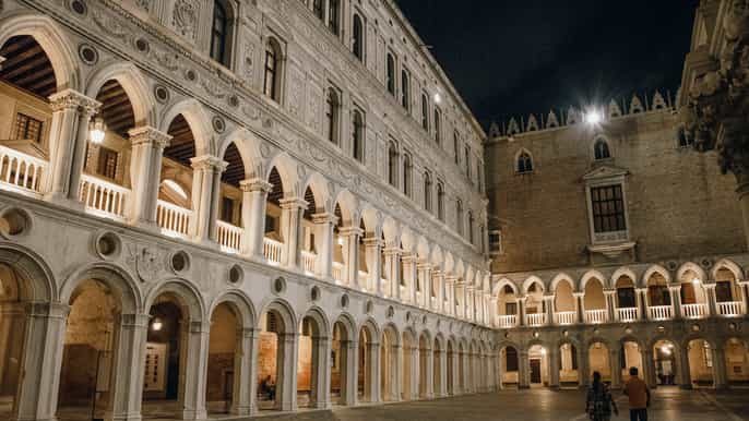 venice st. mark’s basilica doges palace after dark