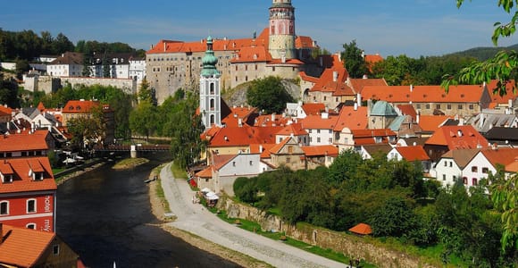 Prague: Sightseeing Transfer to Salzburg via Cesky Krumlov