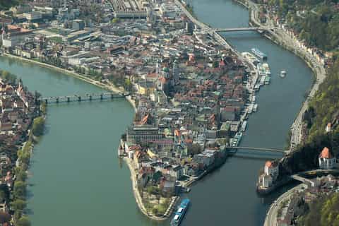 Prague: Private One-Way Transfer to Passau