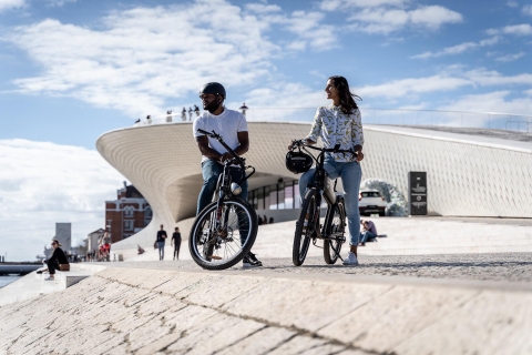 Lisboa: Tour en bicicleta de 3 horas por el río a BelémLisboa: Tour en bicicleta eléctrica de 3 horas en francés