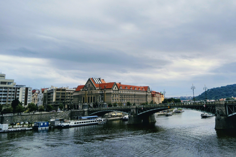 Praga: Visitas guiadas en scooterExcursión rápida en scooter de 1 hora por el río Moldava