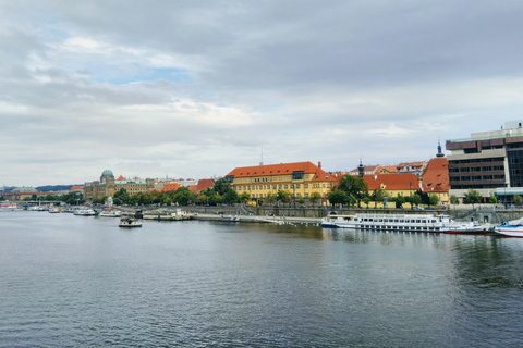 Praga: Visitas guiadas en scooterExcursión rápida en scooter de 1 hora por el río Moldava