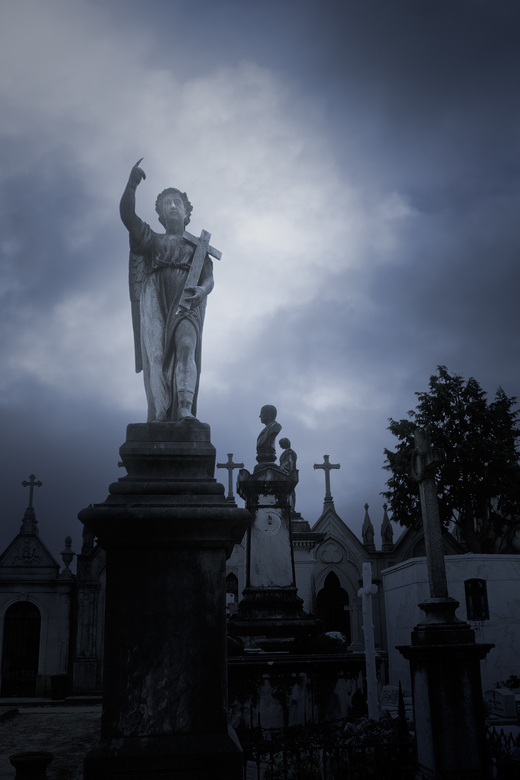 cemetery & ghost byob bus tour in new orleans