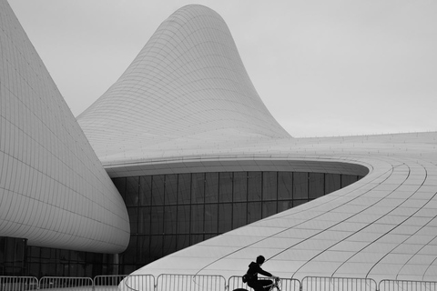 Baku: Heydar Aliyev Center Photoshoot (Flying Dress Option)