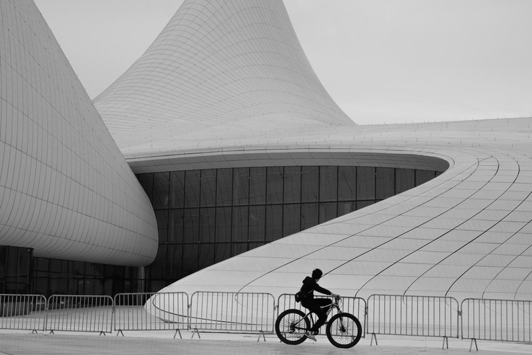 Baku: Heydar Aliyev Center Photoshoot (Flying Dress Option)