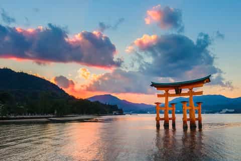 Hiroshima and Miyajima: Private Full-Day Guided Tour