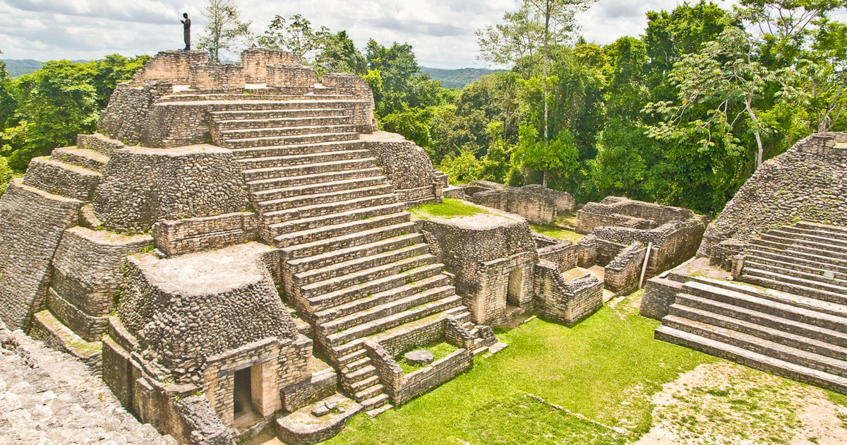 San Ignacio: Caracol Maya Ruins & Waterfall Tour med lunch | GetYourGuide