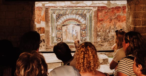 Von Neapel aus: Pompeji & Herculaneum mit Archäologenführer