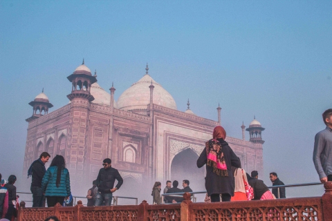 Desde Delhi: Visita al Taj Mahal y al Fuerte de Agra al AmanecerSólo coche con conductor