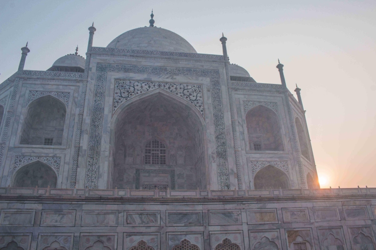 Au départ de Delhi : visite du Taj Mahal et du fort d'Agra au lever du soleilVoiture seule avec chauffeur