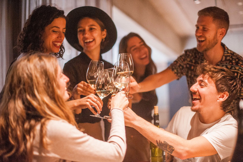 De Barcelona: Viagem de meio dia a Montserrat com vinho e tapasTour em inglês