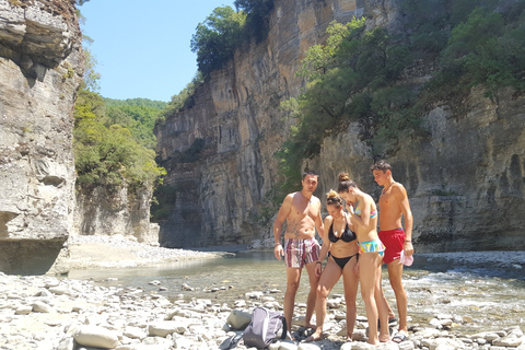 Berat: trip Osum Canyon en Bogove-watervalBerat: Tour in de Osum-kloof