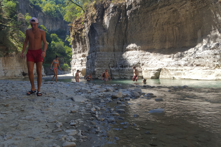 Berat : visite canyon de l'Osum et cascade de BogovëBerat : visite du canyon d'Osumi