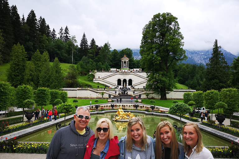 Monaco di Baviera: Escursione privata di un giorno a Neuschwanstein e al Castello di Linderhof