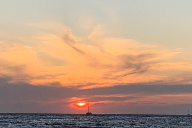 Santorini: Private 5-Hour Sunset Sailing Tour with Dinner