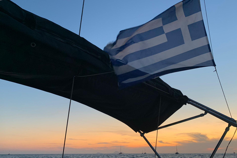 Santorini: Private 5-Hour Sunset Sailing Tour with Dinner