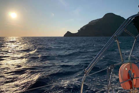 Santorini: Private 5-Hour Sunset Sailing Tour with Dinner