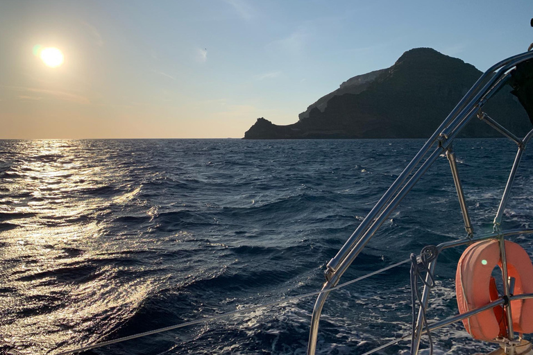 Santorini: Private 5-Hour Sunset Sailing Tour with Dinner