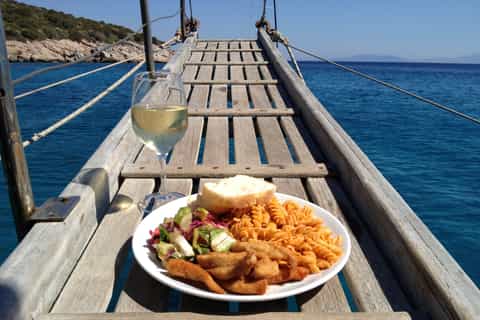 Cruises & boat tours