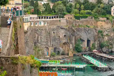 From Naples: Private Tour of Pompeii and Amalfi Coast