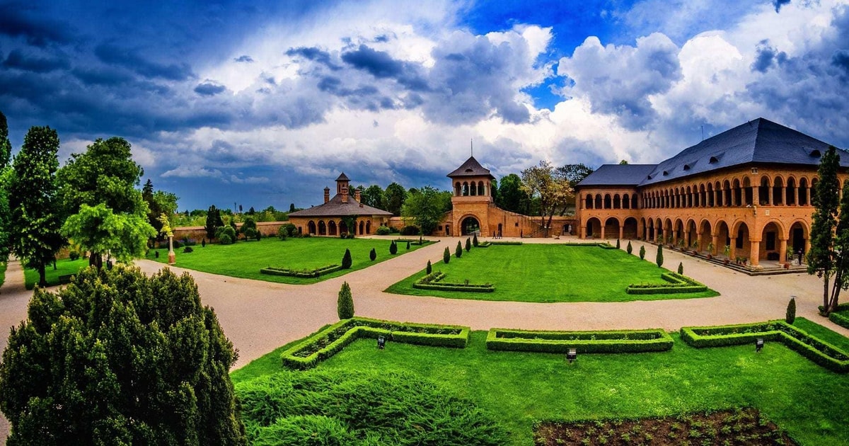 Bucharest: Mogosoaia Palace and Snagov Monastery Tour ...