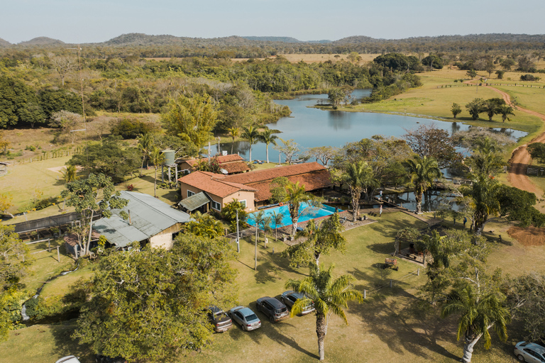 Bonito: Snorkeling, Waterfalls, & Grotto at Ceita Corê Farm Local Guided Tour in Portuguese