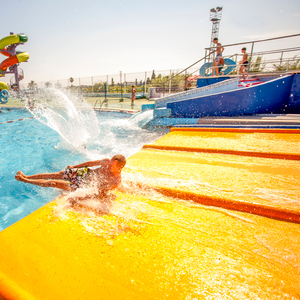 Barcelona: Illa Fantasia Water Park Day Ticket