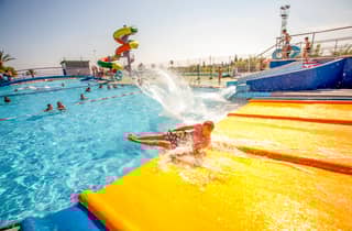 Barcelona: Tageskarte für den Wasserpark Illa Fantasia
