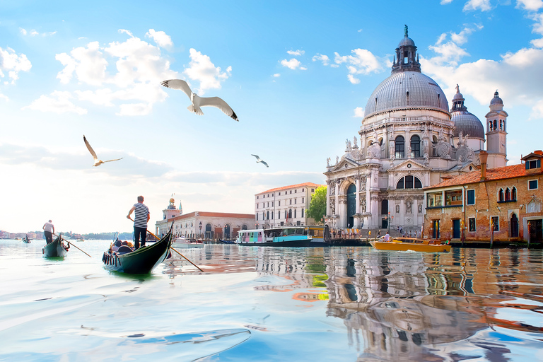 Venezia: Escursione di mezza giornata nella laguna di Murano e BuranoMurano e Burano: punto d&#039;incontro alla stazione