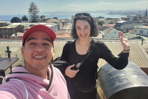 Valparaíso: LGBTour con corsa in funicolareValparaíso: tour LGBT con funicolare