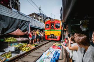 Von Bangkok aus: Private Autovermietung zum Maeklong Railway Market