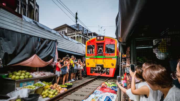 from bangkok private car hire to maeklong railway market