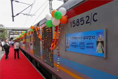 Delhi: viaje al Taj Mahal el mismo día con el tren más rápido de la India
