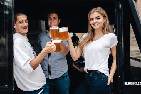 Praga: Ônibus de festa da cerveja com transfer do aeroporto com cerveja ilimitada